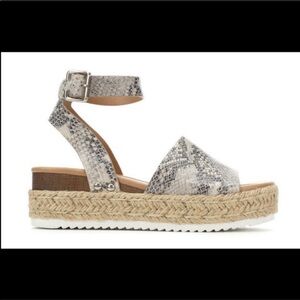 Soda Topic Flatform Sandals in Python